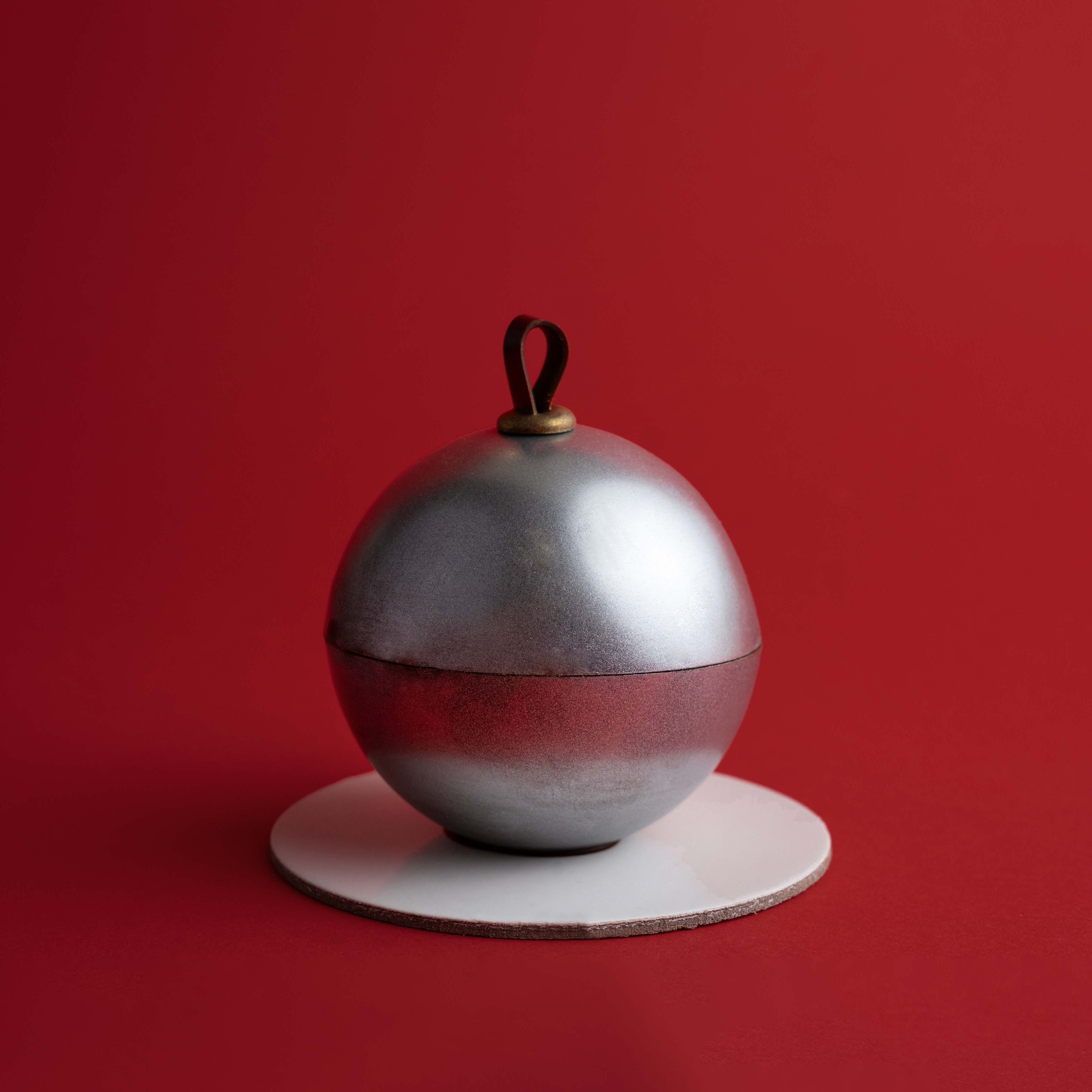 Festive_Bauble__Silky_Silver.jpg