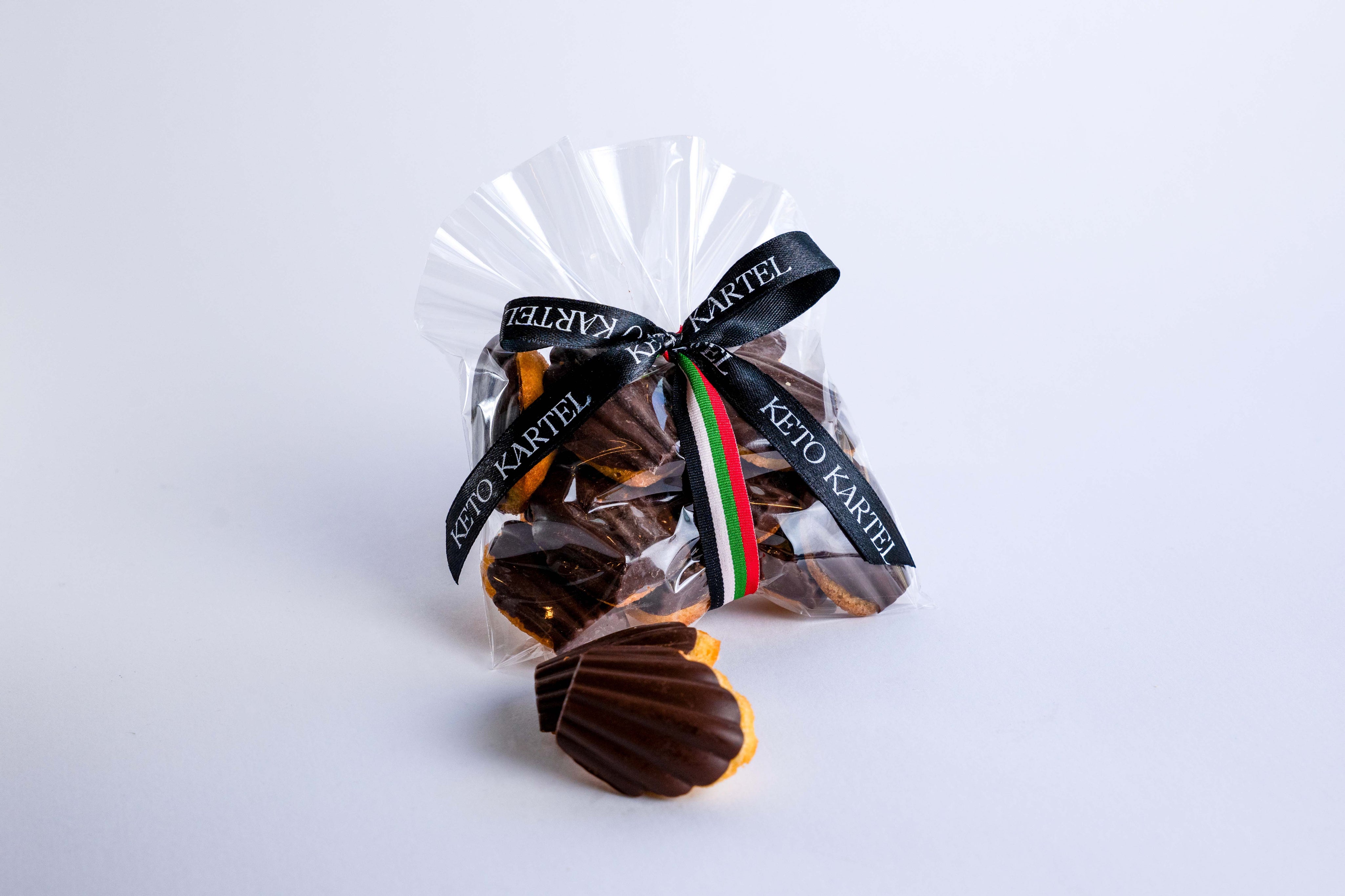 Madeleine cookies with National Day Ribbon